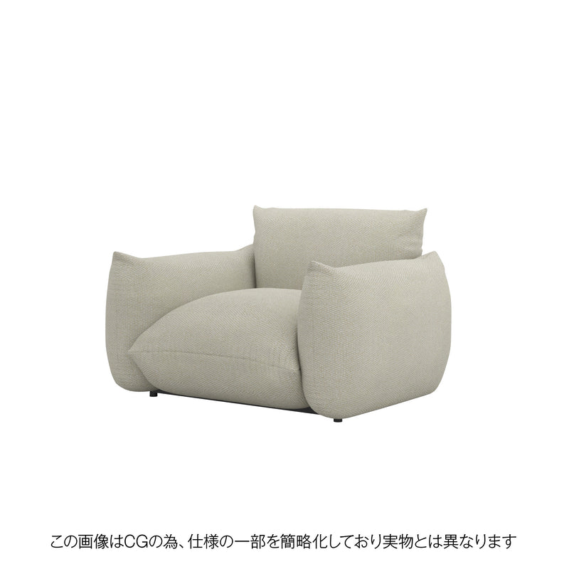 ナチュラルなベージュ色のMARENCO 1人掛け用替えカバー。柔らかな質感でリビングに調和。